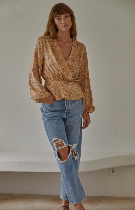 Expertly crafted from woven satin, this top boasts a stunning floral print that will elevate any outfit. The surplice style and long sleeves add a touch of sophistication, while the front snap button adds a unique detail.
Details:
Color: Taupe Multi
Type: Woven Satin
Neckline: Surplice
Brand: by Together
Hand Wash, Hang to dry