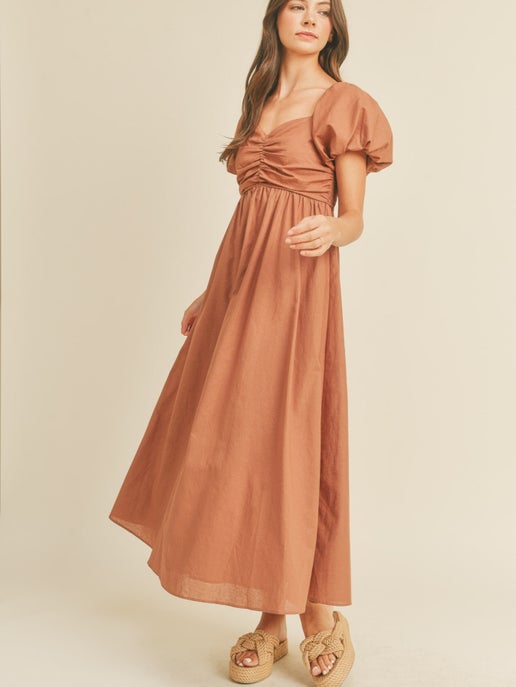 This midi dress features short puff sleeves, a sweetheart neckline with ruched front, and a smocked elastic back for a comfortable fit. It is also lined for additional coverage.
+ Model is 5' 9" 32-24.5-34.5 and wears a S
Details:
Fabric Contents: 100% COTTON
Brand: &Merci