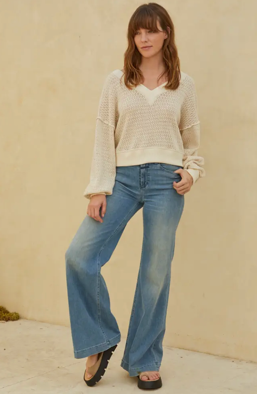 Expertly crafted with a blend of knit cotton, polyester, and spandex, the V-neck long sleeve top offers both comfort and style.
Details:
Made in United States
Fabric: 90% Cotton, 8% Polyester, 2% Spandex
Brand: by Together