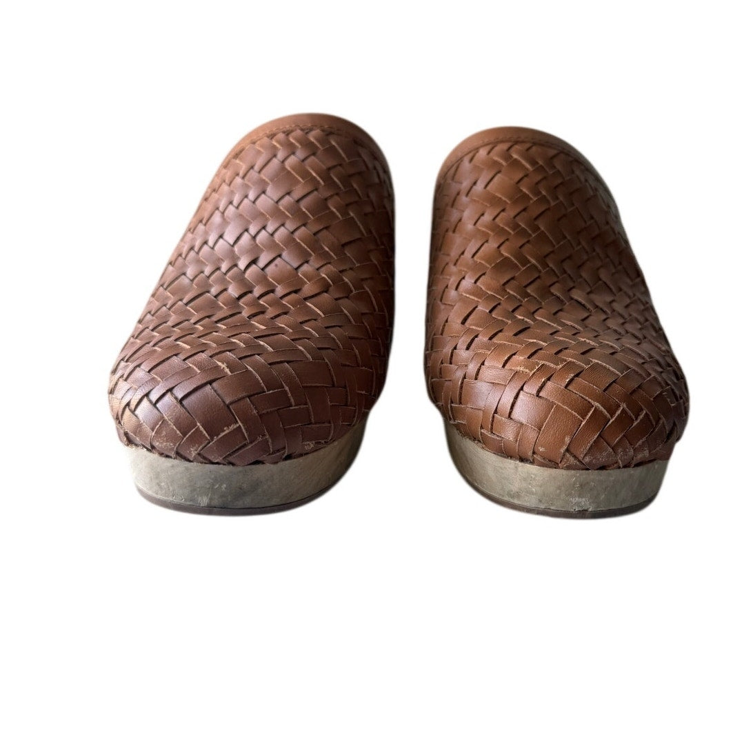 Madewell Woven Leather Clog Mules in English Saddle 7
