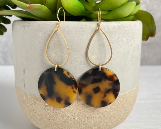 These Teardrop earrings feature a combination of tortoise shell acetate and brass, exuding a effortlessly cool and modern touch to elevate any outfit.

Length 2.5”

Hypoallergenic, lightweight, nickel, lead, and cadmium free.

Acetate is a great material. It’s more durable, more hypoallergenic, and made from more renewable resources than acrylic or Lucite. This is the reason that many high-end eyeglass frames are made from acetate!