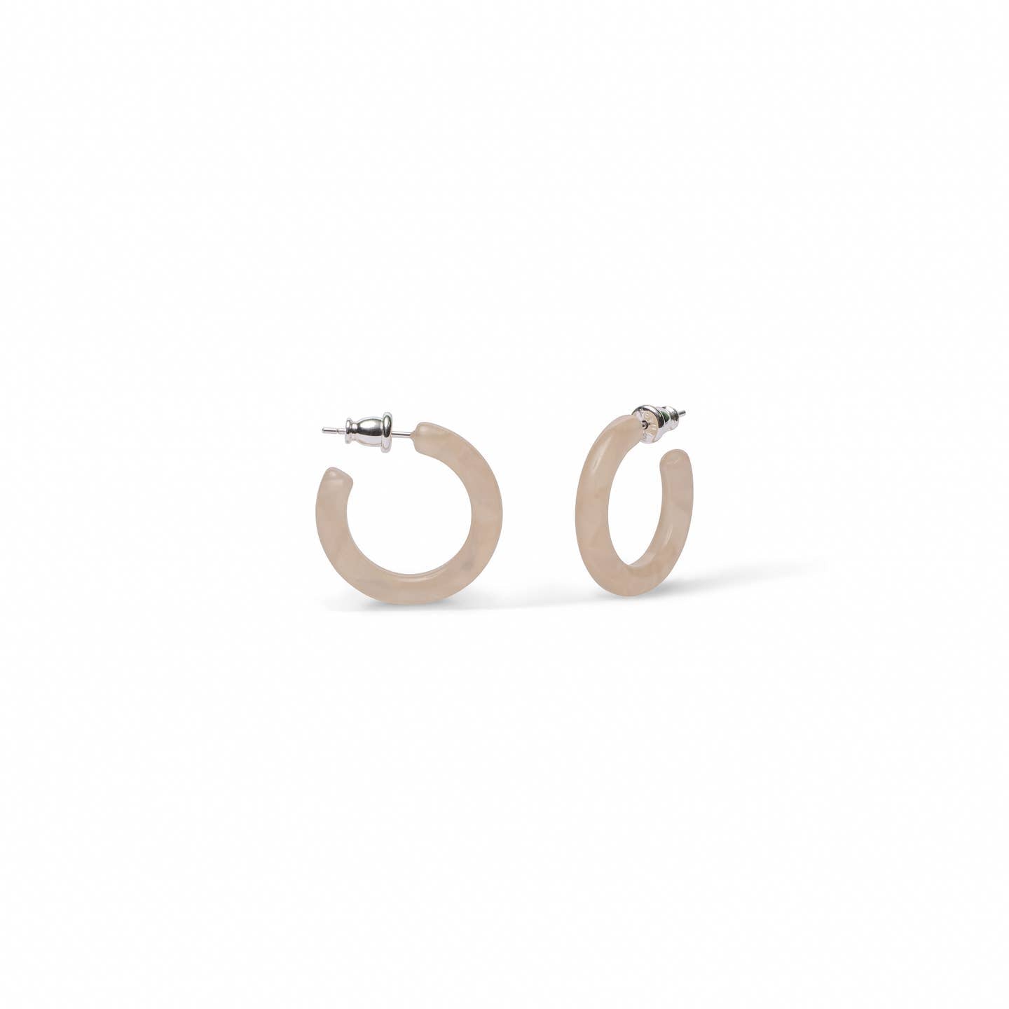 These small Italian acetate hoops are perfect for any occasion - wear them with a work outfit or pair them with jeans and a t-shirt for a casual night with friends. They are effortlessly stylish and versatile, ticking all the boxes.

Size 24mm 925 sterling silver posts Italian acetate