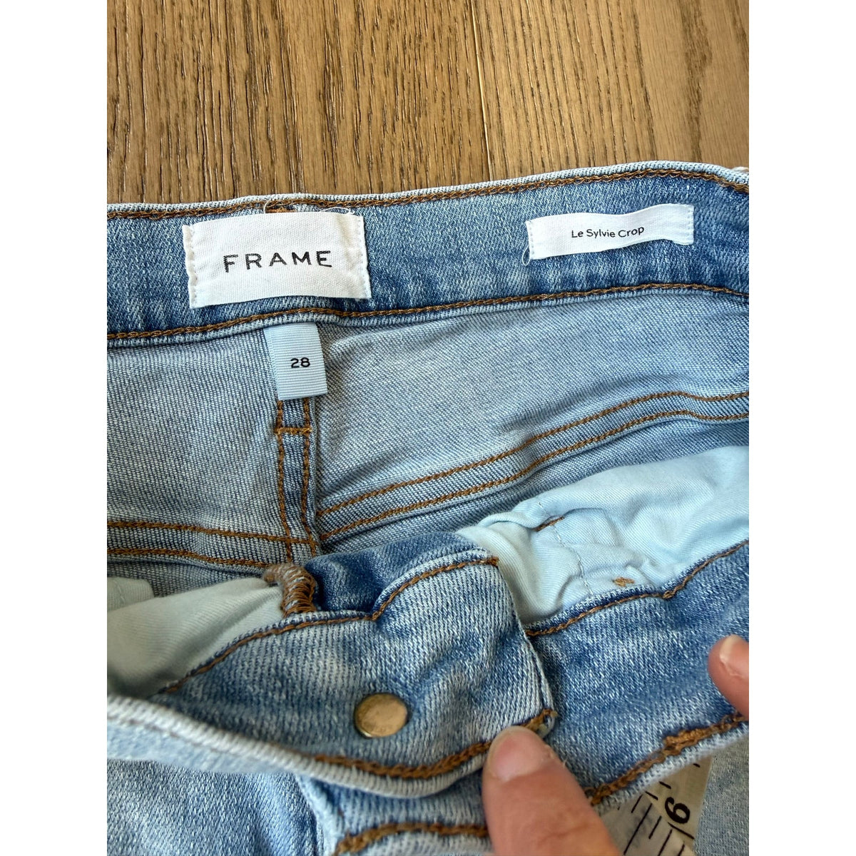 FRAME Le Sylvie Crop Jeans Light Wash Raw Hem Size 28