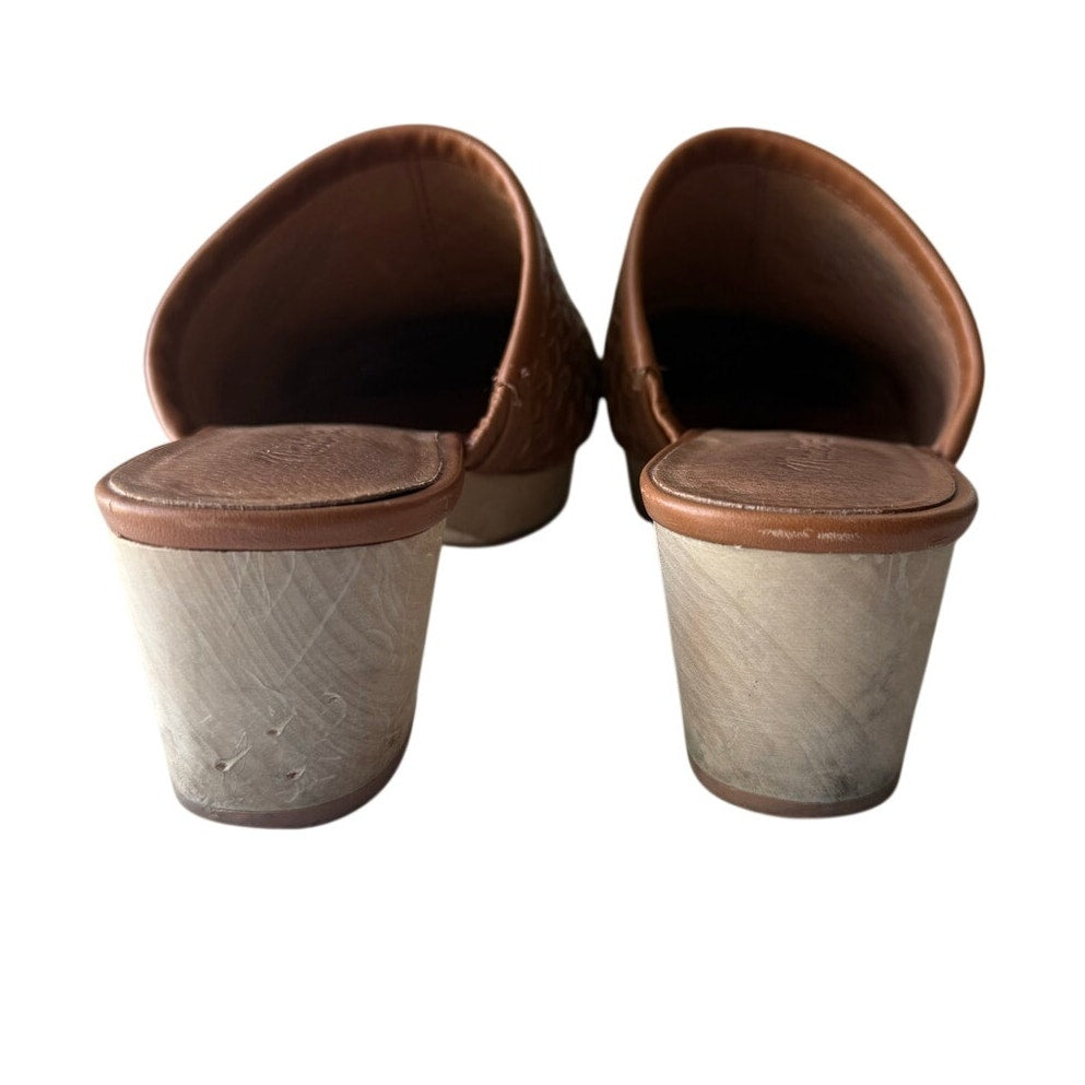 Madewell Woven Leather Clog Mules in English Saddle 7